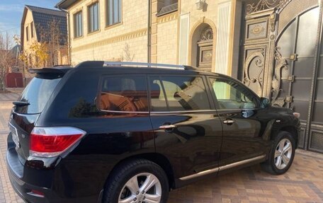 Toyota Highlander III, 2011 год, 1 900 000 рублей, 6 фотография