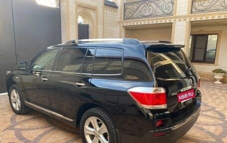 Toyota Highlander III, 2011 год, 1 900 000 рублей, 2 фотография