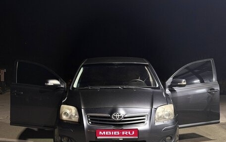 Toyota Avensis III рестайлинг, 2007 год, 599 999 рублей, 1 фотография
