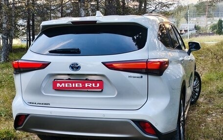 Toyota Highlander, 2021 год, 4 950 000 рублей, 4 фотография