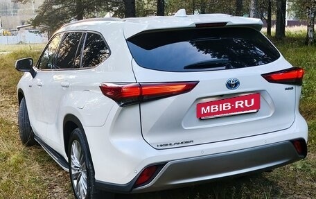 Toyota Highlander, 2021 год, 4 950 000 рублей, 5 фотография