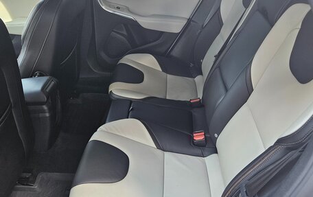 Volvo V40 II рестайлинг, 2018 год, 1 860 000 рублей, 4 фотография