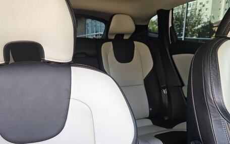 Volvo V40 II рестайлинг, 2018 год, 1 860 000 рублей, 5 фотография