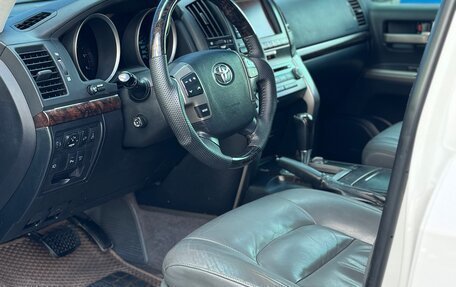 Toyota Land Cruiser 200, 2010 год, 2 450 000 рублей, 17 фотография