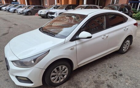 Hyundai Solaris II рестайлинг, 2018 год, 650 000 рублей, 3 фотография