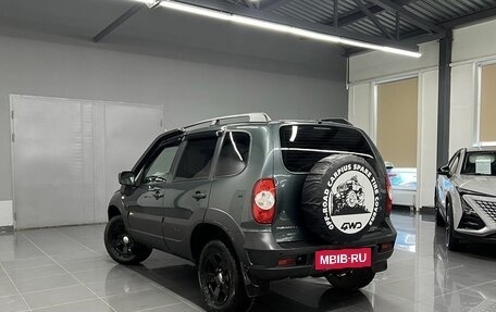 Chevrolet Niva I рестайлинг, 2018 год, 995 000 рублей, 6 фотография