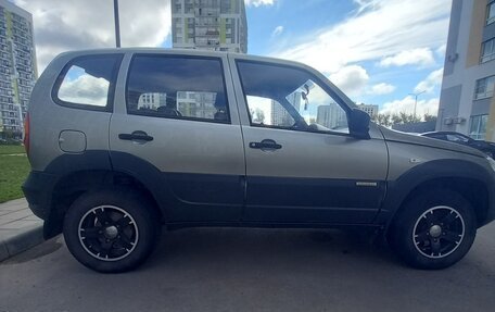 Chevrolet Niva I рестайлинг, 2015 год, 570 000 рублей, 2 фотография