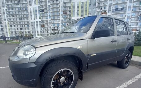 Chevrolet Niva I рестайлинг, 2015 год, 570 000 рублей, 3 фотография