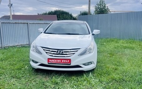 Hyundai Sonata VI, 2011 год, 880 000 рублей, 1 фотография