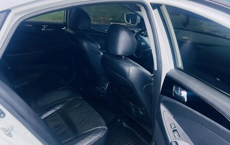Hyundai Sonata VI, 2011 год, 880 000 рублей, 4 фотография