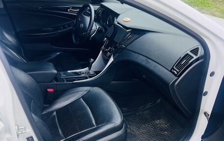 Hyundai Sonata VI, 2011 год, 880 000 рублей, 5 фотография