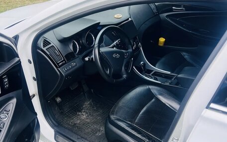 Hyundai Sonata VI, 2011 год, 880 000 рублей, 6 фотография