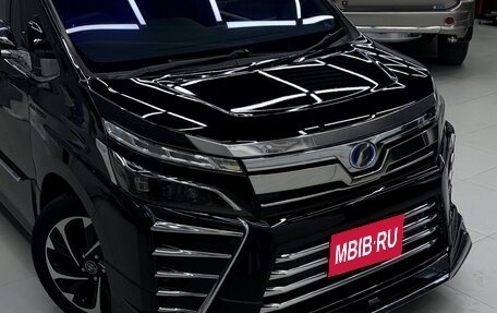 Toyota Voxy III, 2019 год, 2 700 000 рублей, 2 фотография