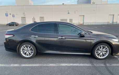 Toyota Camry, 2019 год, 2 450 000 рублей, 6 фотография
