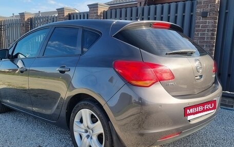 Opel Astra J, 2010 год, 520 000 рублей, 3 фотография