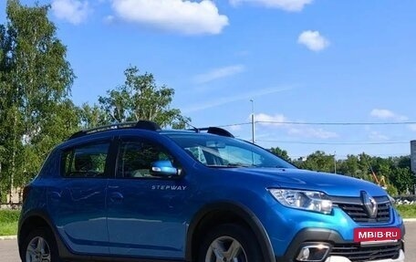 Renault Sandero II рестайлинг, 2019 год, 890 000 рублей, 2 фотография