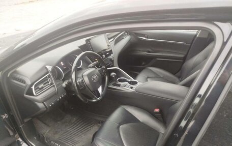 Toyota Camry, 2021 год, 2 100 000 рублей, 5 фотография