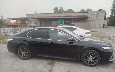 Toyota Camry, 2021 год, 2 100 000 рублей, 3 фотография