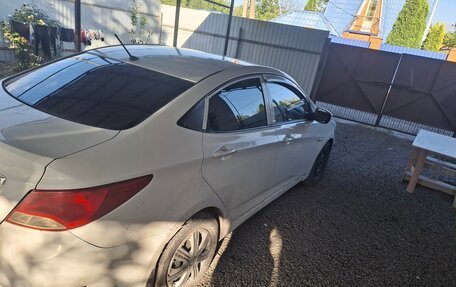 Hyundai Solaris II рестайлинг, 2015 год, 440 000 рублей, 2 фотография
