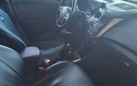 Hyundai Solaris II рестайлинг, 2015 год, 440 000 рублей, 5 фотография
