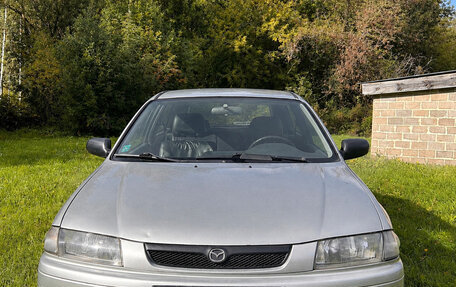 Mazda 323, 1998 год, 300 000 рублей, 1 фотография