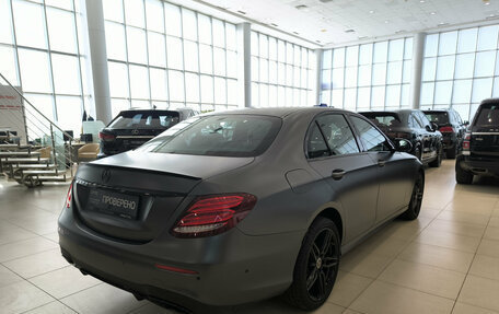 Mercedes-Benz E-Класс, 2019 год, 3 450 000 рублей, 5 фотография