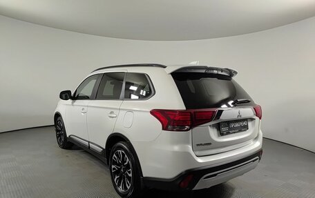 Mitsubishi Outlander III рестайлинг 3, 2022 год, 1 739 000 рублей, 7 фотография