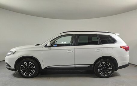 Mitsubishi Outlander III рестайлинг 3, 2022 год, 1 739 000 рублей, 8 фотография