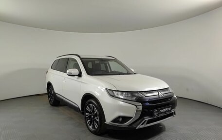 Mitsubishi Outlander III рестайлинг 3, 2022 год, 1 739 000 рублей, 3 фотография