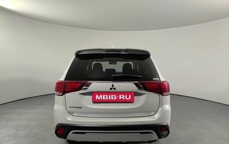 Mitsubishi Outlander III рестайлинг 3, 2022 год, 1 739 000 рублей, 6 фотография