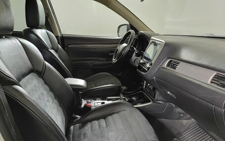 Mitsubishi Outlander III рестайлинг 3, 2022 год, 1 739 000 рублей, 11 фотография