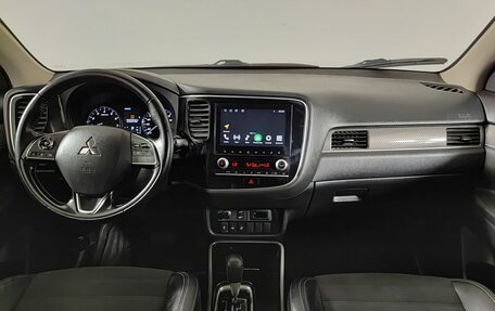 Mitsubishi Outlander III рестайлинг 3, 2022 год, 1 739 000 рублей, 14 фотография