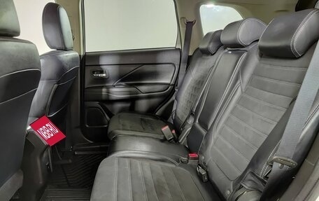 Mitsubishi Outlander III рестайлинг 3, 2022 год, 1 739 000 рублей, 12 фотография