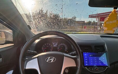 Hyundai Solaris II рестайлинг, 2011 год, 405 000 рублей, 7 фотография