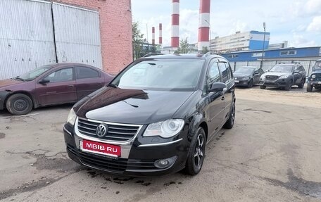 Volkswagen Touran III, 2009 год, 580 000 рублей, 2 фотография