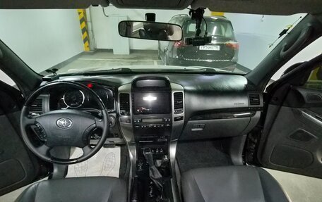 Toyota Land Cruiser Prado 120 рестайлинг, 2008 год, 2 950 000 рублей, 12 фотография