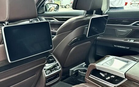 BMW 7 серия, 2016 год, 3 070 000 рублей, 14 фотография