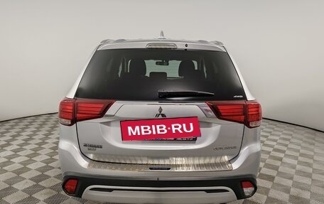 Mitsubishi Outlander III рестайлинг 3, 2019 год, 2 275 000 рублей, 6 фотография