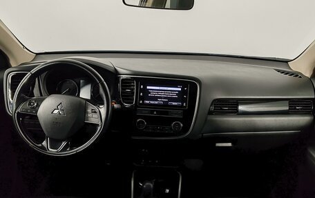 Mitsubishi Outlander III рестайлинг 3, 2019 год, 2 275 000 рублей, 14 фотография
