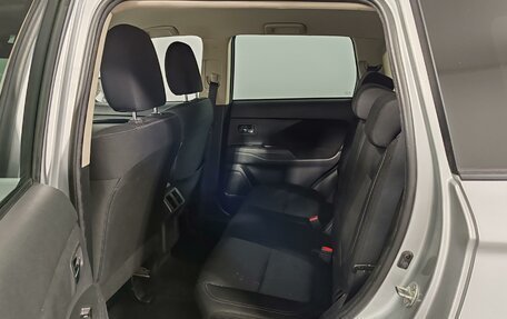 Mitsubishi Outlander III рестайлинг 3, 2019 год, 2 275 000 рублей, 12 фотография