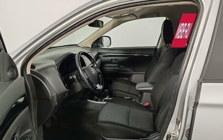 Mitsubishi Outlander III рестайлинг 3, 2019 год, 2 275 000 рублей, 16 фотография