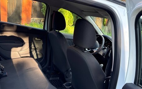 Renault Logan II, 2018 год, 1 100 000 рублей, 8 фотография