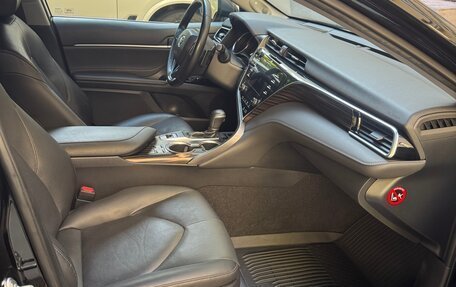 Toyota Camry, 2018 год, 2 650 000 рублей, 12 фотография