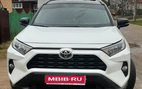 Toyota RAV4, 2020 год, 3 000 000 рублей, 1 фотография
