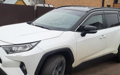 Toyota RAV4, 2020 год, 3 000 000 рублей, 2 фотография