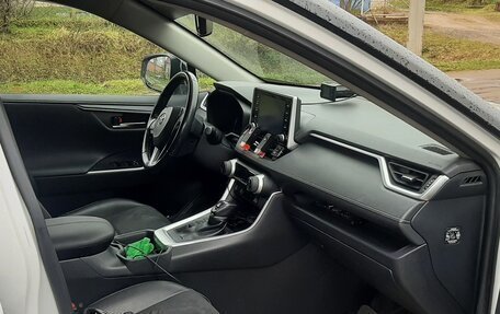Toyota RAV4, 2020 год, 3 000 000 рублей, 5 фотография