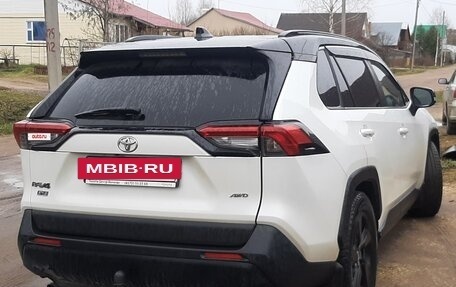 Toyota RAV4, 2020 год, 3 000 000 рублей, 3 фотография