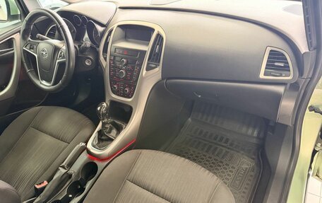 Opel Astra J, 2011 год, 600 000 рублей, 13 фотография