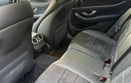 Mercedes-Benz E-Класс, 2019 год, 3 600 000 рублей, 9 фотография
