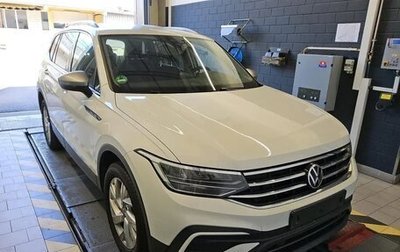 Volkswagen Tiguan II, 2022 год, 2 342 000 рублей, 1 фотография